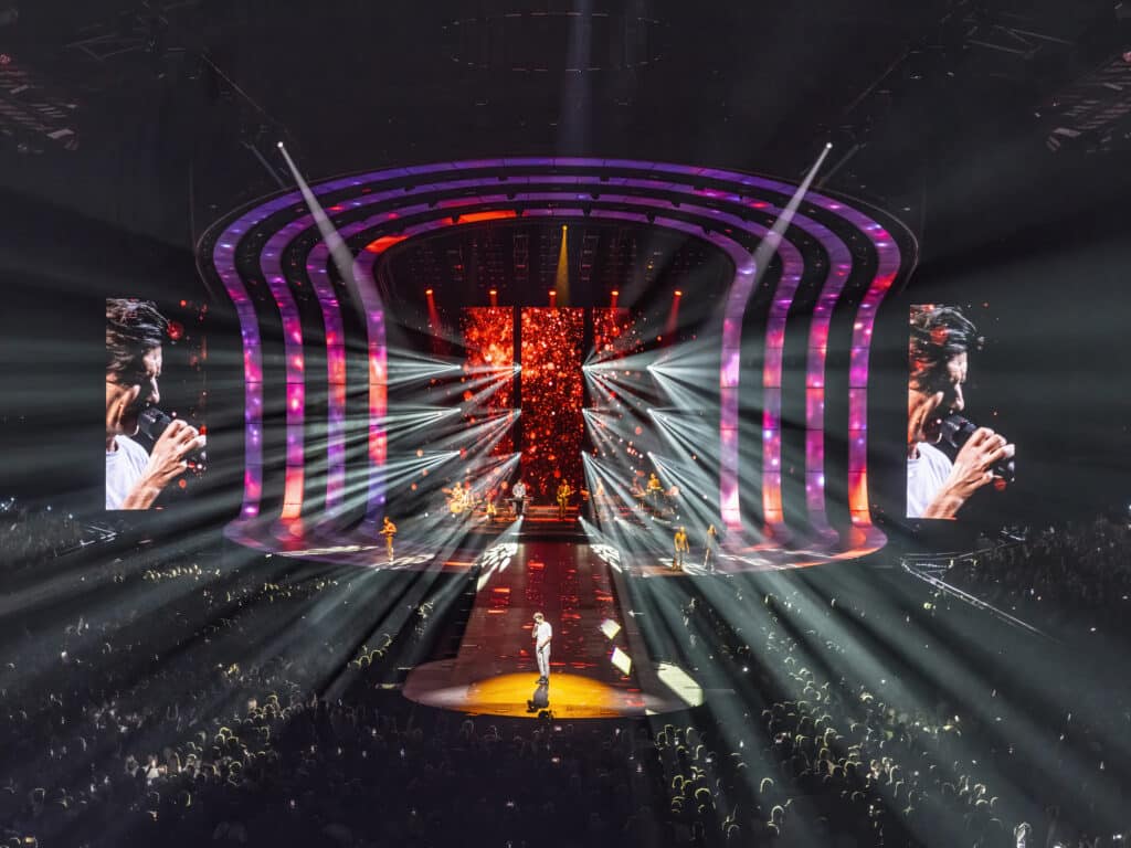 Follow-Me Track-iT system spot on for Clouseau’s shows at Sportpaleis Antwerpen